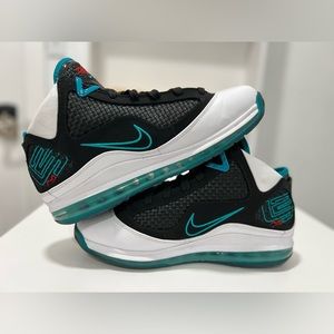 Like brand new- Nike Air Max LeBron JAMES VII 7 Retro QS 'Red Carpet' CU5133-100